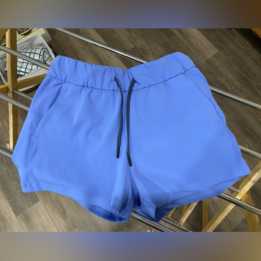 Athletic shorts with tie waist